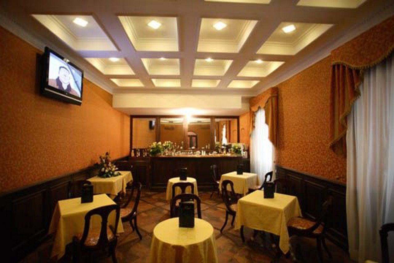 Guiren Dal 1959 Otel Napoli Restoran fotoğraf